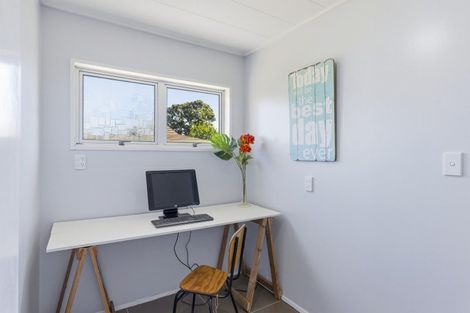 Photo of property in 2 Cypress Grove, Paraparaumu, 5032