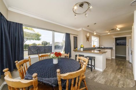 Photo of property in 6 Tabak Crescent, Takaro, Palmerston North, 4412