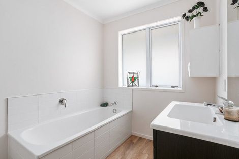 Photo of property in 17 Lynley Park Drive, Omokoroa, 3114