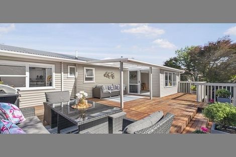 Photo of property in 24 La Rosa Street, Green Bay, Auckland, 0604
