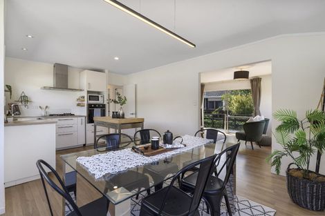 Photo of property in 6 Mannering Place, Hillcrest, Auckland, 0627