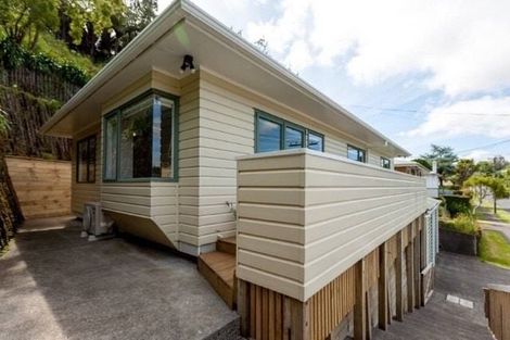 Photo of property in 23 Seaview Road, Marfell, New Plymouth, 4310