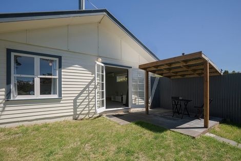 Photo of property in 120 Miromiro Road, Normandale, Lower Hutt, 5010