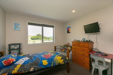 Photo of property in 652 Kelly Road, Lepperton, New Plymouth, 4373