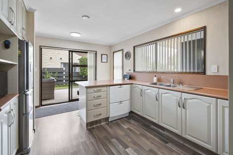 Photo of property in 27 Humphries Place, Awapuni, Palmerston North, 4412