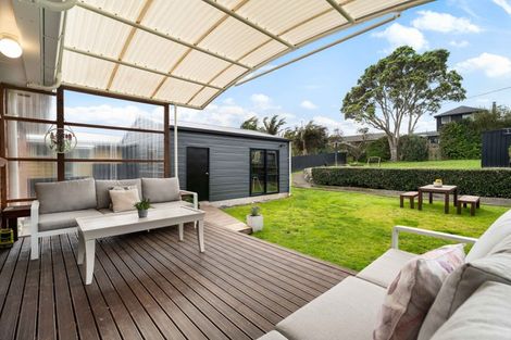 Photo of property in 71 Wallace Road, Mangere Bridge, Auckland, 2022