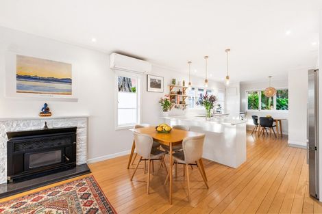 Photo of property in 9 Devon Street, Te Atatu South, Auckland, 0610