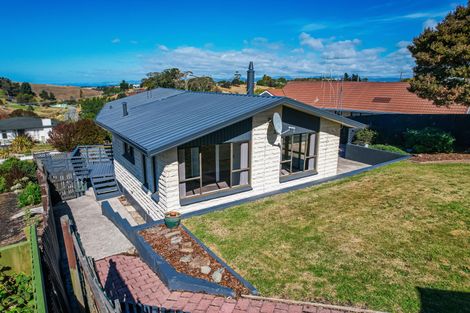 Photo of property in 9 Perth Street, South Hill, Oamaru, 9400