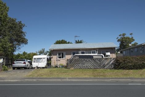 Photo of property in 933a Whangaparaoa Road, Manly, Whangaparaoa, 0930