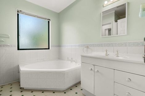 Photo of property in 209 Kaipara Road, Papakura, 2582