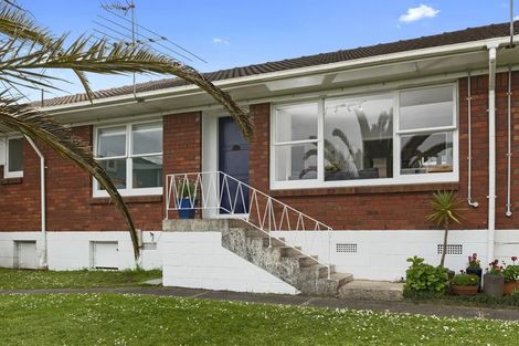 Photo of property in 3/40 Lake Road, Narrow Neck, Auckland, 0624