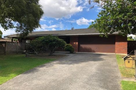 Photo of property in 8 Donzella Place, Conifer Grove, Takanini, 2112