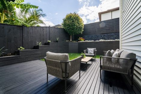 Photo of property in 158b East Coast Road, Forrest Hill, Auckland, 0620