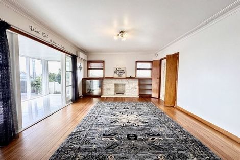 Photo of property in 19 Fairlea Road, Te Atatu South, Auckland, 0610
