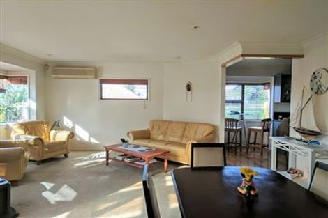 Photo of property in 2/1 Frieston Road, Milford, Auckland, 0620