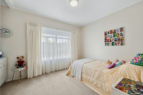 Photo of property in 10 Serrita Avenue, Sunnyhills, Auckland, 2010