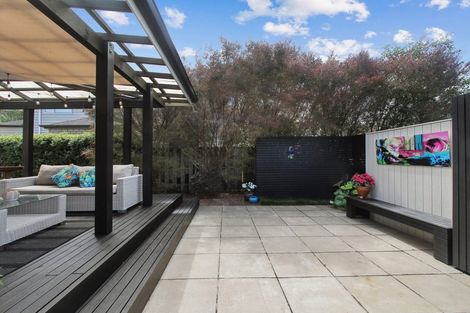 Photo of property in 22 Midhurst Avenue, Henderson, Auckland, 0612