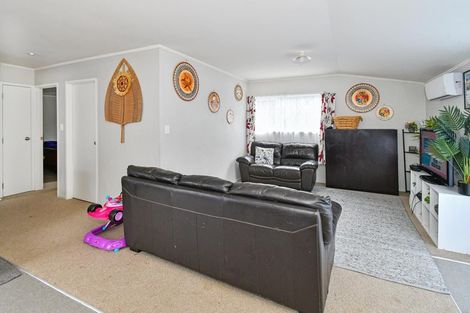 Photo of property in 16 Gambare Place, Wattle Downs, Auckland, 2103