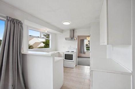 Photo of property in 16 Leaming Place, Clarks Beach, 2122