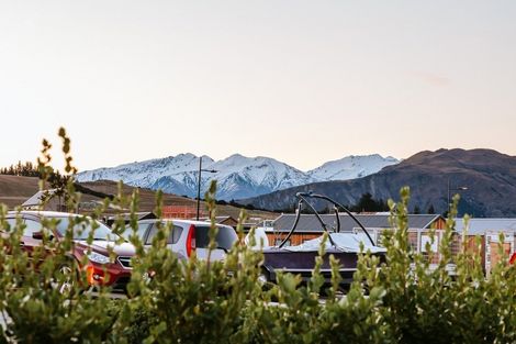 Photo of property in 4 Matakanui Lane, Wanaka, 9305