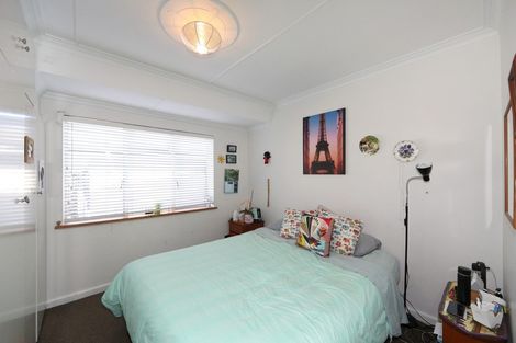 Photo of property in 28 Chester Street, Taradale, Napier, 4112