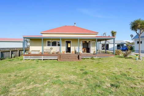 Photo of property in 34 Manga-pirau Street, Waikawa Beach, Manakau, 5573