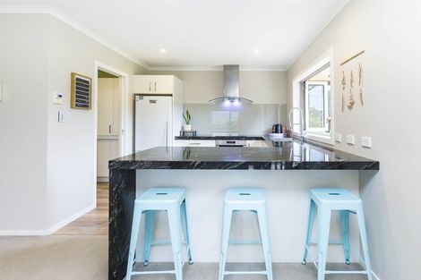 Photo of property in 1 Mckenzie Way, Timberlea, Upper Hutt, 5018