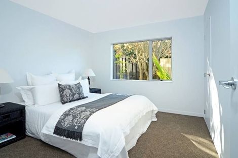 Photo of property in 557c Glenfield Road, Glenfield, Auckland, 0629