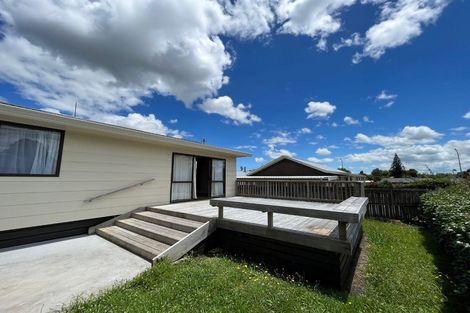 Photo of property in 2 Inca Place, Red Hill, Papakura, 2110