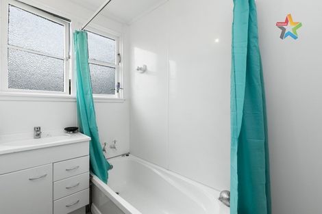 Photo of property in 32 Naenae Road, Naenae, Lower Hutt, 5011