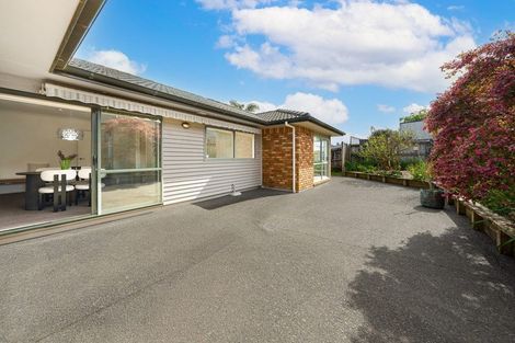 Photo of property in 20 Mackwell Road, Fairview Heights, Auckland, 0632