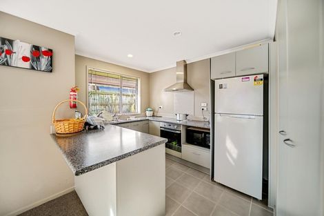 Photo of property in 35 Plumley Crescent, Mangere, Auckland, 2022