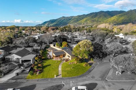 Photo of property in 15 Fleetwood Grove, Waikanae, 5036