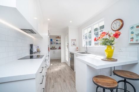 Photo of property in 86 Ruamahanga Crescent, Terrace End, Palmerston North, 4410