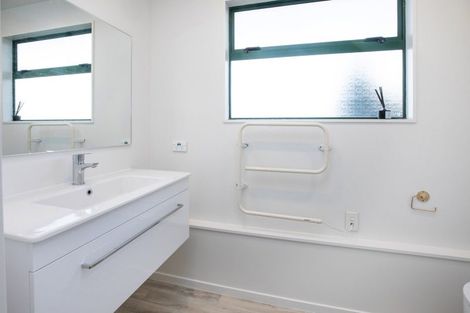 Photo of property in 68 Thackeray Place, Waltham, Christchurch, 8023