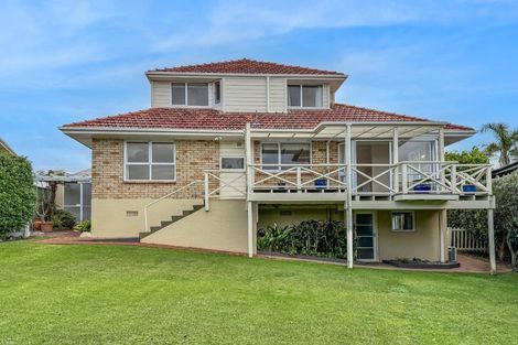 Photo of property in 107 Bleakhouse Road, Mellons Bay, Auckland, 2014