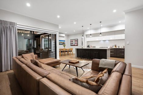 Photo of property in 33 Pohutukawa Parade, Riverhead, 0820