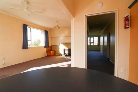 Photo of property in 60 Timaru Road, Waimate, 7924