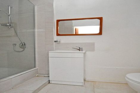 Photo of property in 2/390 Glenfield Road, Glenfield, Auckland, 0629