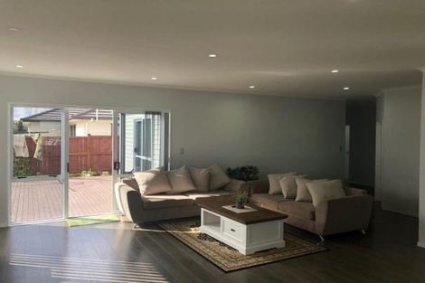 Photo of property in 17 Koroheke Road, Takanini, 2110