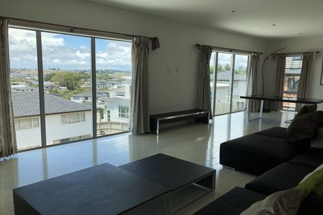 Photo of property in 32 Namsan Close, Fairview Heights, Auckland, 0632