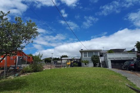 Photo of property in 15 Lowtherhurst Road, Massey, Auckland, 0614