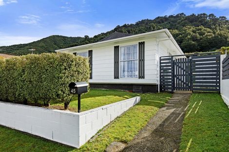 Photo of property in 45 Hartford Crescent, Totara Park, Upper Hutt, 5018