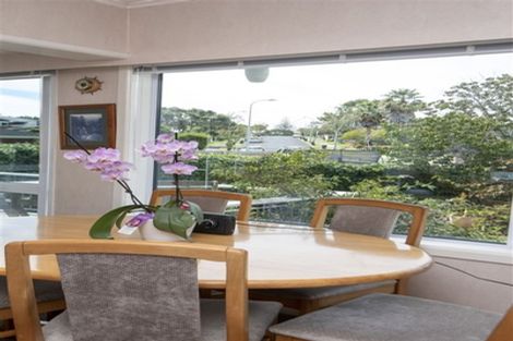 Photo of property in 41 Beechdale Crescent, Pakuranga Heights, Auckland, 2010