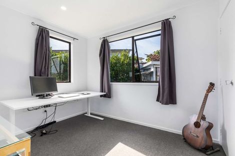 Photo of property in 80 Sunvue Road, Glen Eden, Auckland, 0602