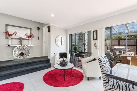 Photo of property in 52 Hewlett Road, Massey, Auckland, 0614