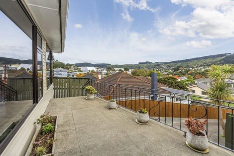 Photo of property in 24 Ranui Terrace, Tawa, Wellington, 5028