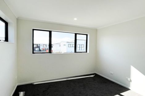 Photo of property in 15 Arahopu Place, Papakura, 2110
