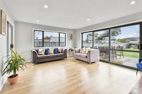 Photo of property in 6 Kawakawa-orere Road, Kawakawa Bay, Papakura, 2585