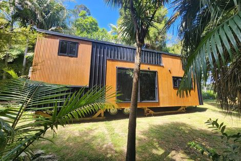 Photo of property in 1/2 Heathcote Road, Castor Bay, Auckland, 0620